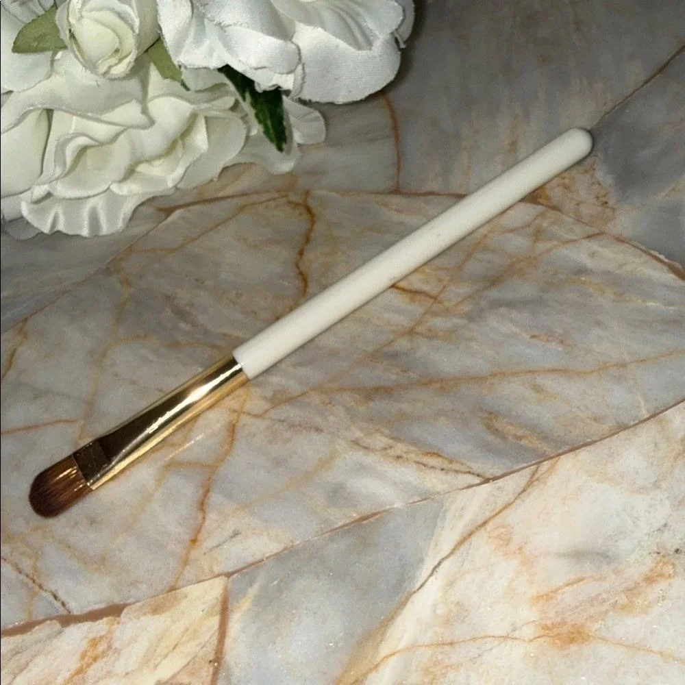 Flat Eyeshadow Brush White Handle Gold Ferrule Synthetic Bristles Lid‎ Shader